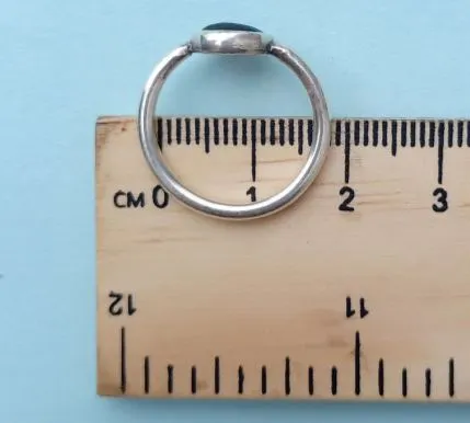 Cómo medir el diámetro interior de un anillo con una regla